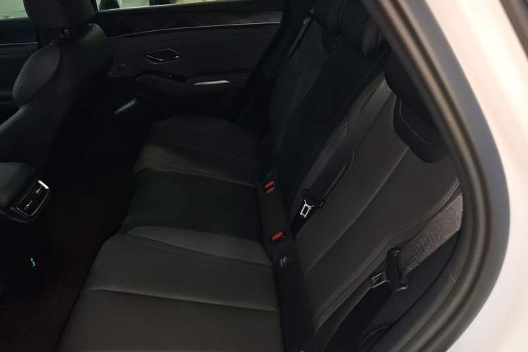 Used BYD Qin L 2025 DM-i Smart Drive 80KM Superior Model
