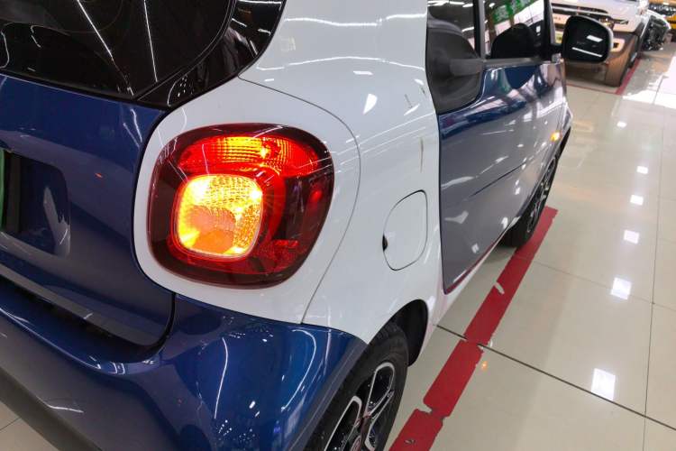 Used smart fortwo 2019 0.9T 66kW Hardtop Wind Power Edition China VI Exterior 3