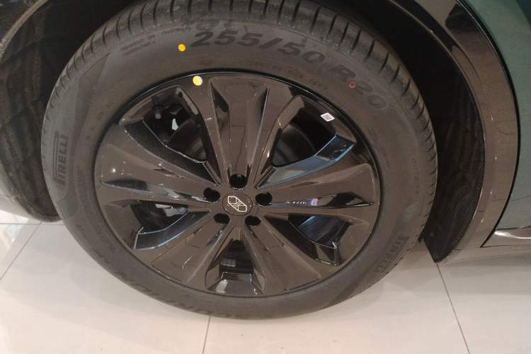 Used Hima Luxeed R7 2026 Model Range-Extending Max+ Exterior 5