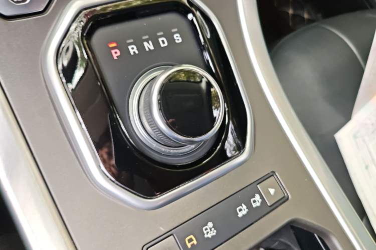 Used Land Rover Range Rover Evoque 2018 240 PS SE Smart Brilliance Edition
