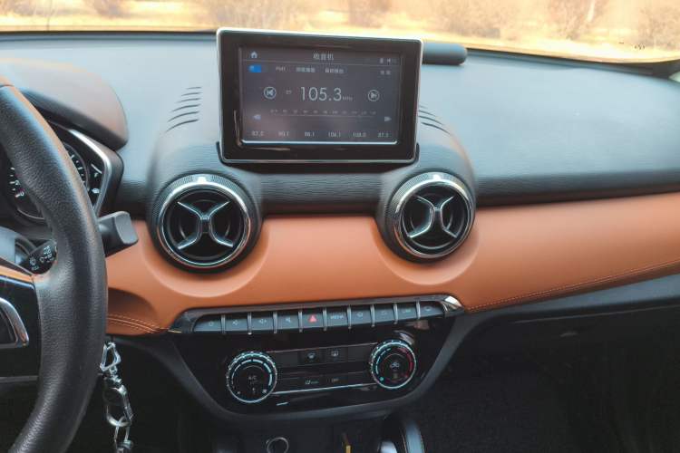 Used BAIC Senova X35 2016 1.5L Automatic Luxury Edition Audio And AC Panel