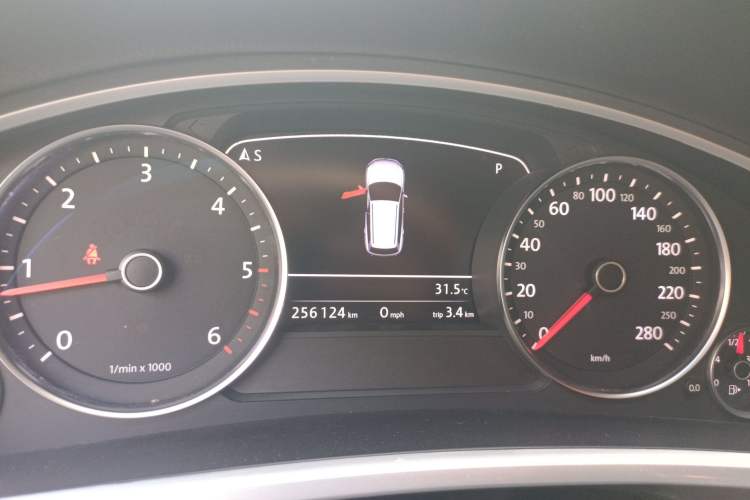 Used Volkswagen Touareg 2011 3.0 TDI Diesel Luxury Model
