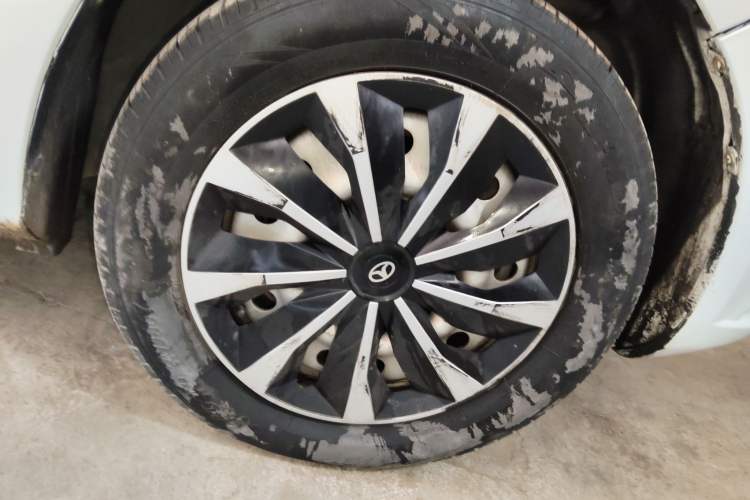 Used FAW Yingzhi 727 2016 1.5L Standard Edition Right Front Wheel Hub
