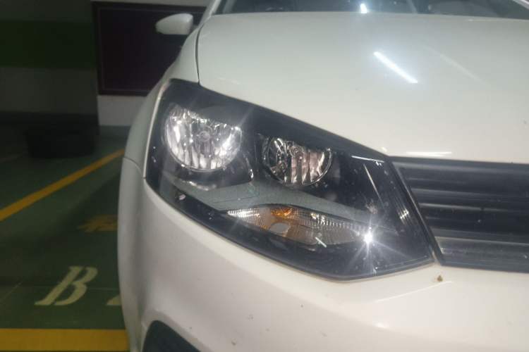 Used Volkswagen Polo 2014 1.4L Manual Fashion Edition Right Front Headlight