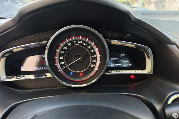 Used Mazda 3 Axela 2016 Sedan 1.5L Manual Luxury Model