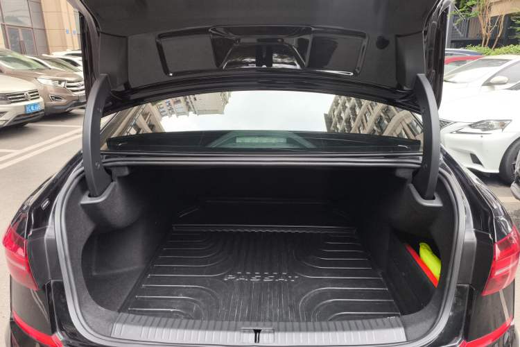 Used Volkswagen Passat 2020 330TSI Elite Edition China VI Trunk