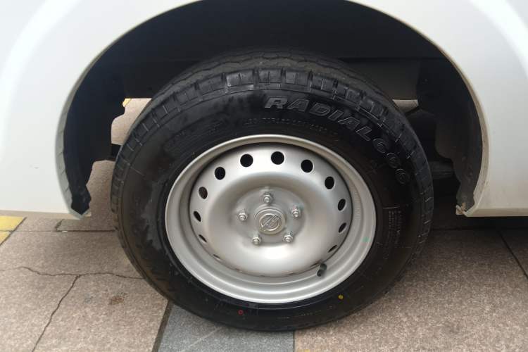 Used SRM New Energy E3 2025 Fudi 310KM Practical Passenger Vehicle
