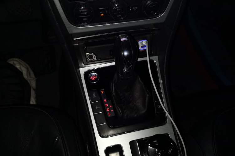 Used Volkswagen Passat 2013 1.8TSI DSG Prestige Edition Gear Lever