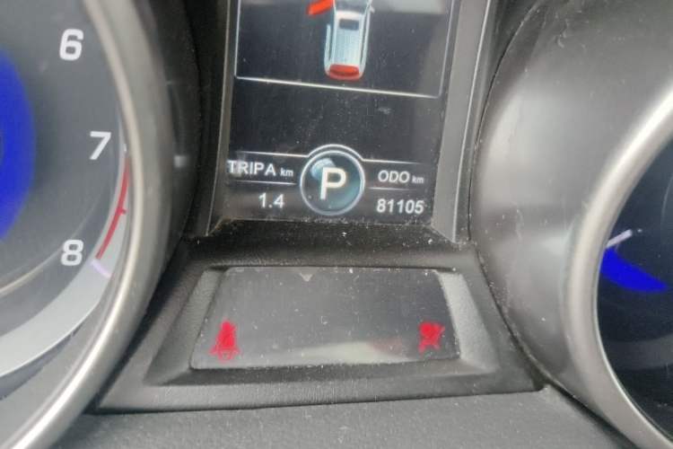 Used CHANGAN CS75 2014 1.8T Automatic Elite Model China IV Standard Odometer Close Up