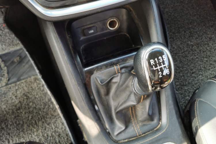 Used Wuling Hongguang S3 2018 1.5T Manual Luxury Model China V Standard Gear Lever