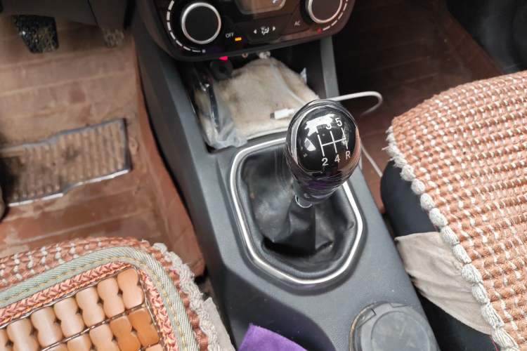 Used FAW Senya R7 2016 1.6L Manual Luxury Model Gear Lever