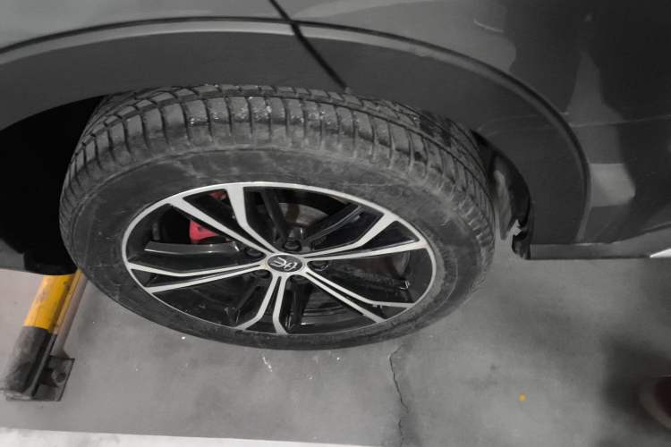 Used BYD Song PLUS 2020 1.5T Automatic Flagship Edition Right Rear Wheel Hub