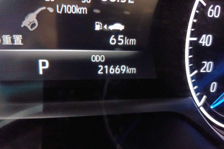 Used Toyota Harrier 2023 Dual-Engine 2.5L CVT Two-Wheel Drive Luxury Edition Odometer Close Up