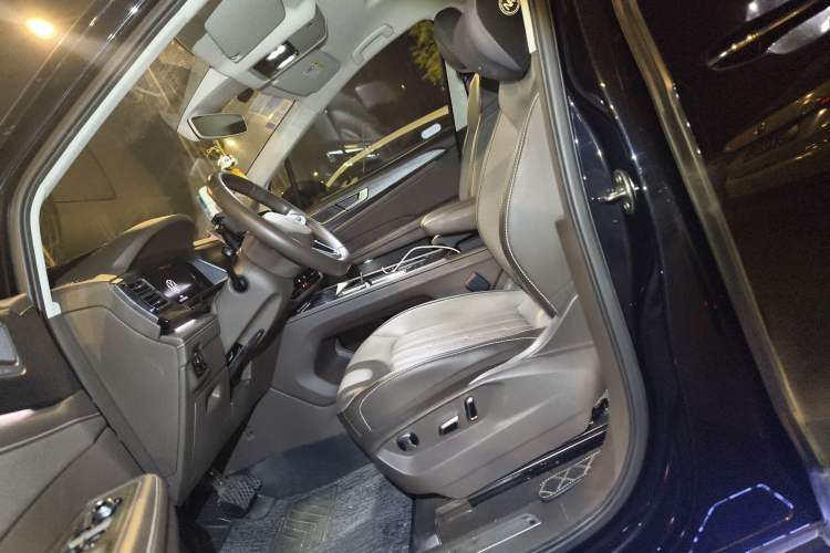 Used Volkswagen Viloran 2022 330TSI Luxury Edition Left Front Seat