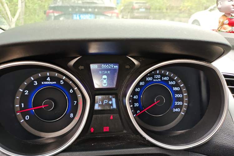 Used Hyundai Elantra (5th Generation / Langdong) 2015 1.6L Automatic Luxury Model Odometer Close Up