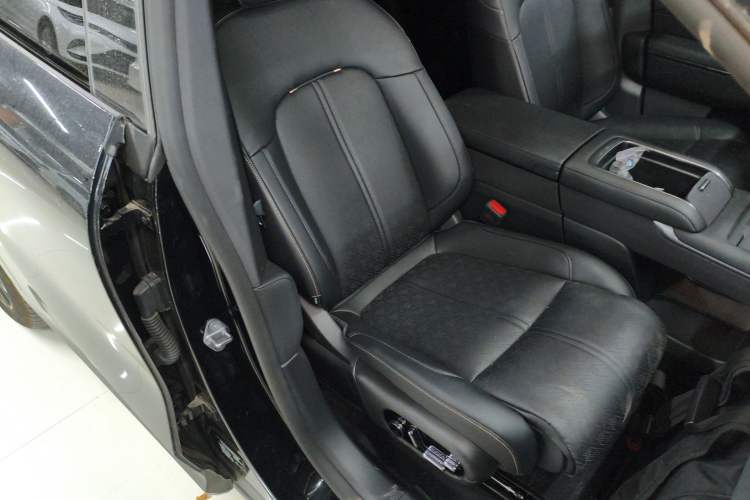 Used Zeekr 7X 2025 100 kWh Long-Range Rear-Wheel Drive with Intelligent Driving Features Right Front Seat