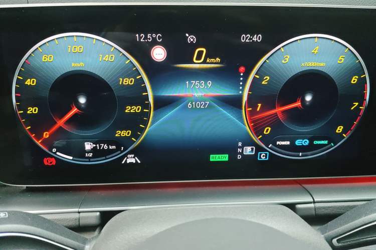 Used Mercedes-Benz GLE-Class  Odometer Close Up