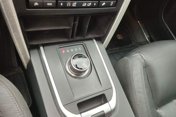 Used Land Rover Discovery Sport 2016 2.0T HSE Gear Lever