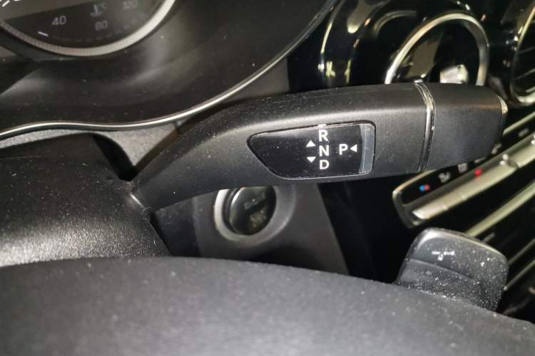 Used Mercedes-Benz C-Class 2017 Restyled C 200 Sport Edition Gear Lever