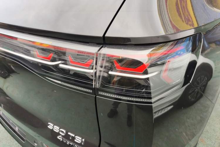 Used Volkswagen Tavendor 2023 380TSI Four-Wheel Drive R-Line Cruise Edition Right Rear Taillight