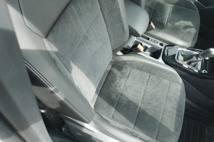 Used Volkswagen T-ROC 2018 280TSI DSG Two-Wheel-Drive Luxury Version China V Emission Standard Right Front Seat