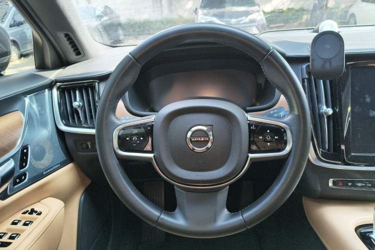 Used Volvo S90 New Energy 2019 T8 e-Drive Hybrid Intelligent Luxury Version China VI Standard
