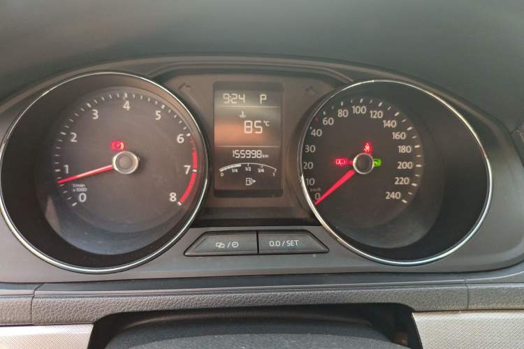 Used Volkswagen Lavida 2015 230TSI DSG Comfort Edition Odometer Close Up