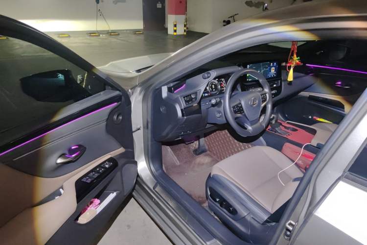 Used Lexus ES 2022 300h Excellence Edition
