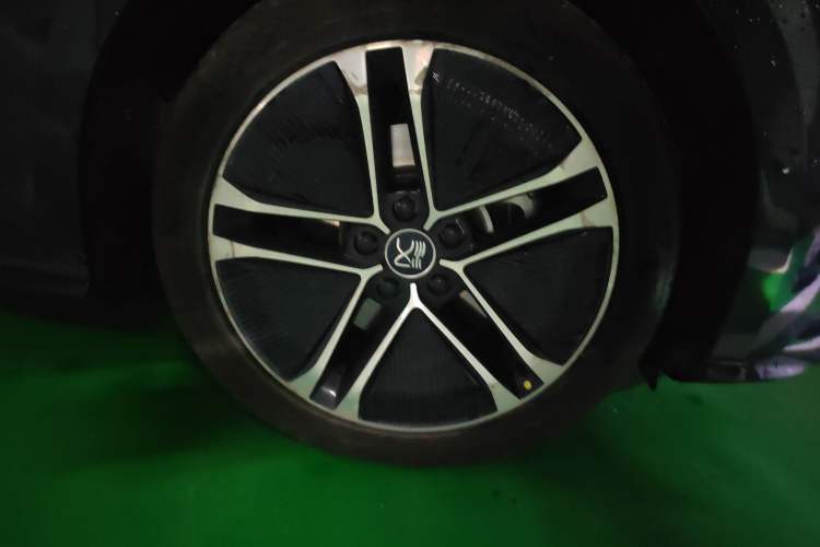 Used BYD Han 2020 EV Long-Range Deluxe Model Right Front Wheel Hub