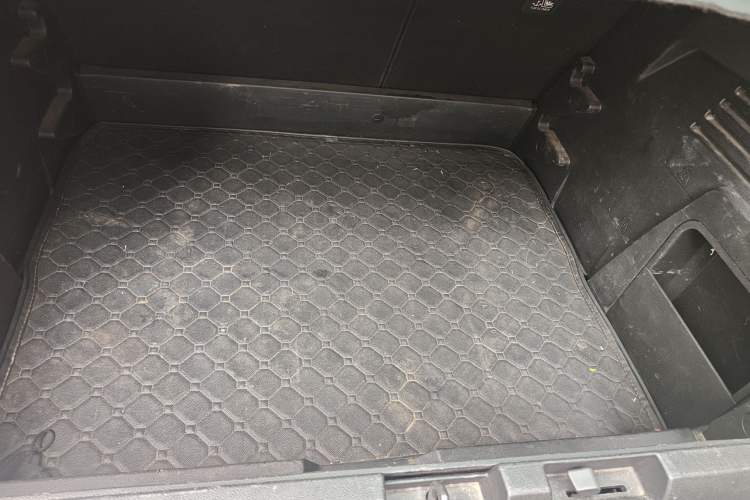 Used Peugeot 3008 2013 2.0L Automatic Trend Edition Trunk