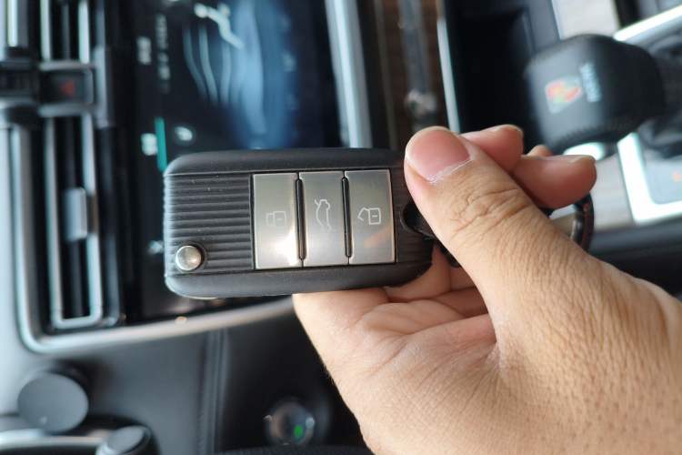 Used Roewe RX8 2018 30T Smart Connectivity All-Wheel Drive Supreme Edition Interior 1