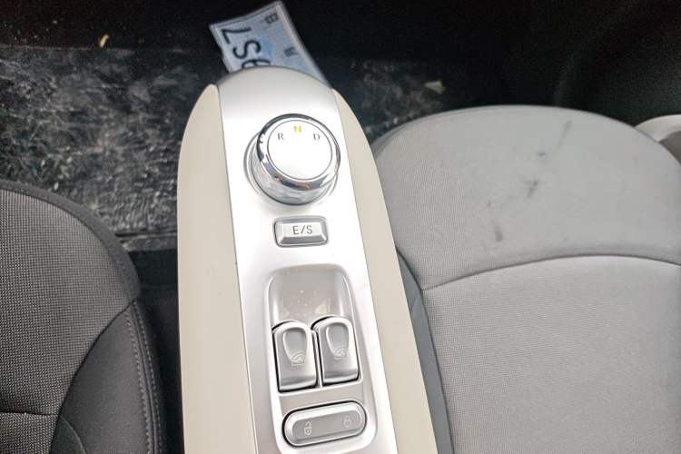 Used CHANGAN NEVO Lumin 2025 205 km Xiangqin Version Gear Lever