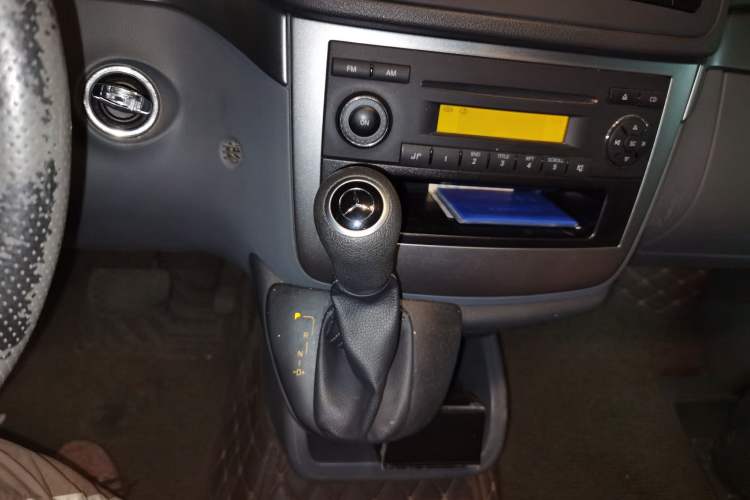 Used Mercedes-Benz Vito 2013 3.0L Elite Edition Gear Lever