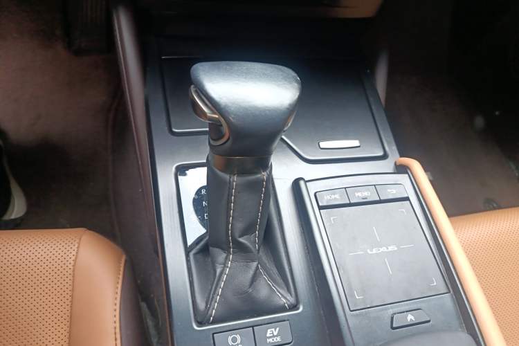 Used Lexus ES 2020 300h Premier Edition