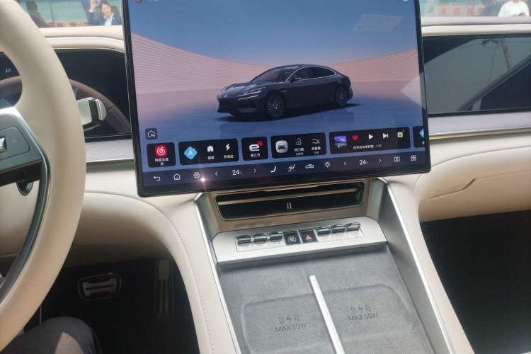 Used Denza Z9 2024 1100 km All-Wheel-Drive Ultra Version
