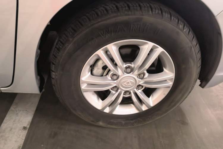Used SAIC MAXUS G10 2016 2.0T Automatic Elite Edition Right Front Wheel Hub