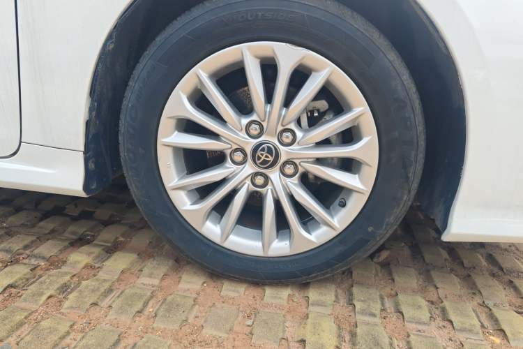 Used Toyota Allion 2021 2.0L Luxury Edition Right Front Wheel Hub