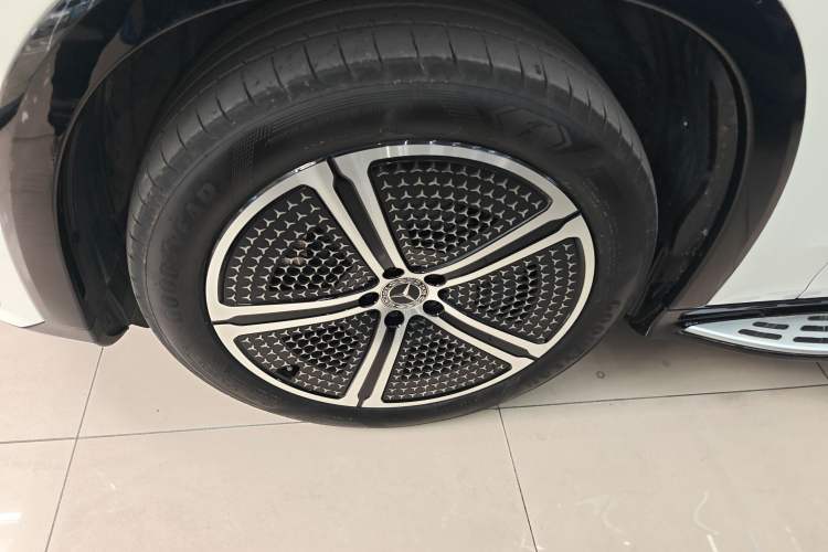 Used Mercedes-Benz EQS SUV 2023 450+ Exterior 4