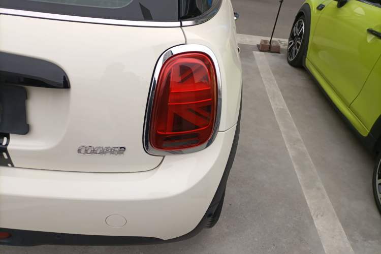 Used MINI MINI 2021 1.5T COOPER Classic Edition