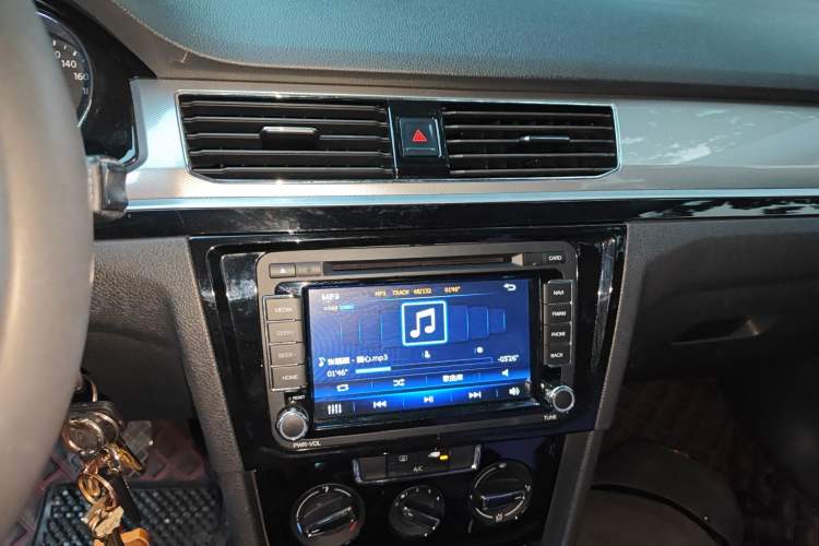 Used Volkswagen Bora 2016 1.6L Automatic Comfort Model Audio And AC Panel