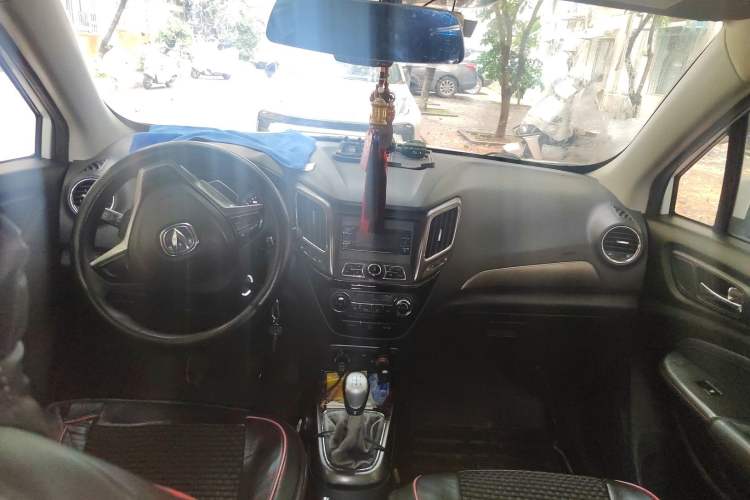 Used CHANGAN CS15 2016 1.5L Manual Fashion Edition Center Console