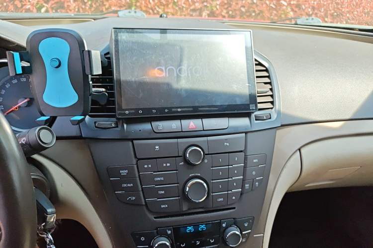 Used Buick Regal 2009 2.0L Elite Edition Audio And AC Panel