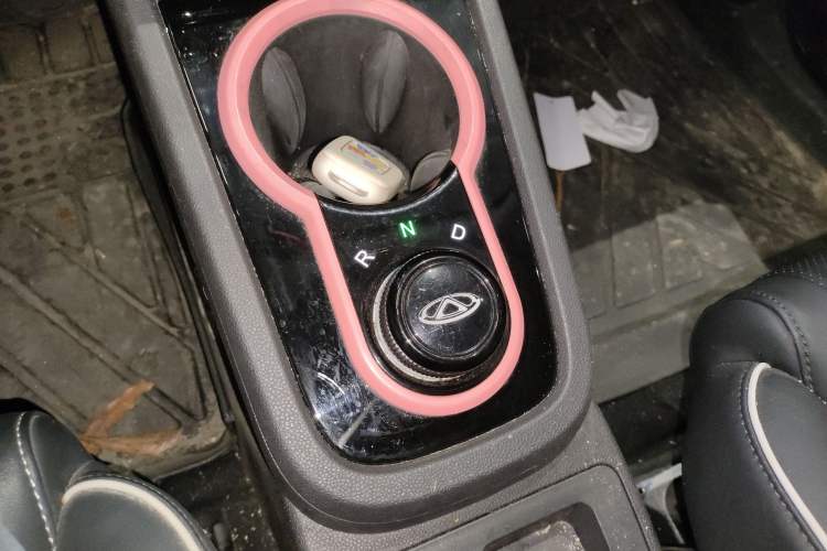 Used Chery QQ Little Ant 2022 Sweet Pink Edition Half-Sugar Version Lithium Iron Phosphate 29.2 kWh 30 kW 301 km Gear Lever