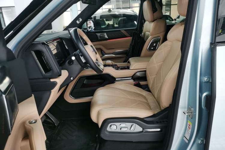 Used Formula Leopard 8 2025 Smart & Brave Flagship Edition 7 Seats