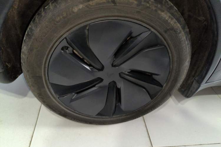 Used Tesla Model Y 2025 Long-Range All-Wheel Drive First Edition