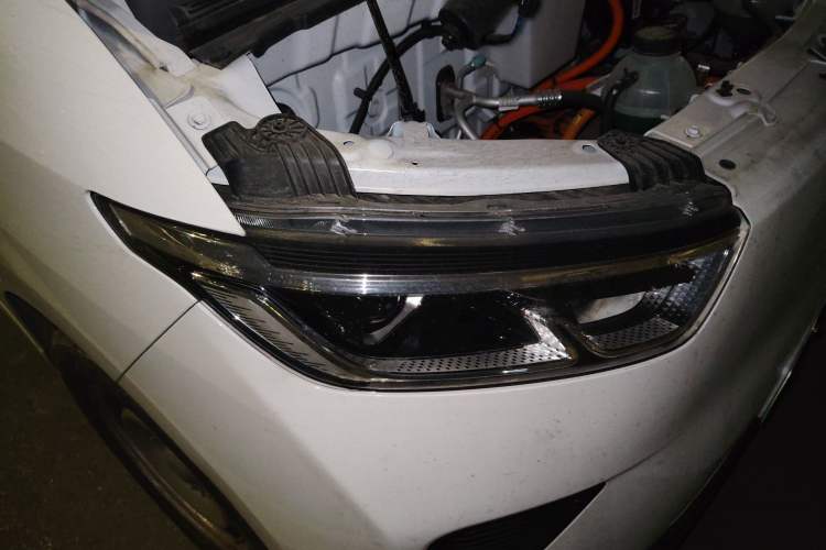 Used Wuling Yangguang 2024 300KM Comfort Version Passenger Van 75kW
