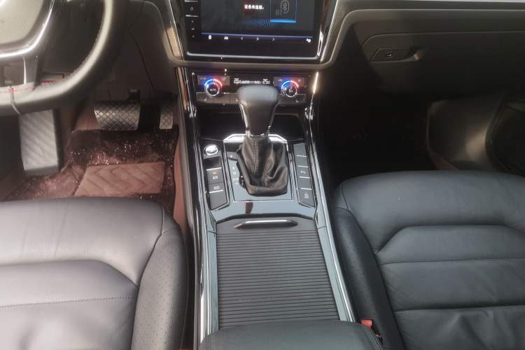 Used Volkswagen Phideon 2018 Revised Version 380TSI Two-Wheel Drive Business Edition
