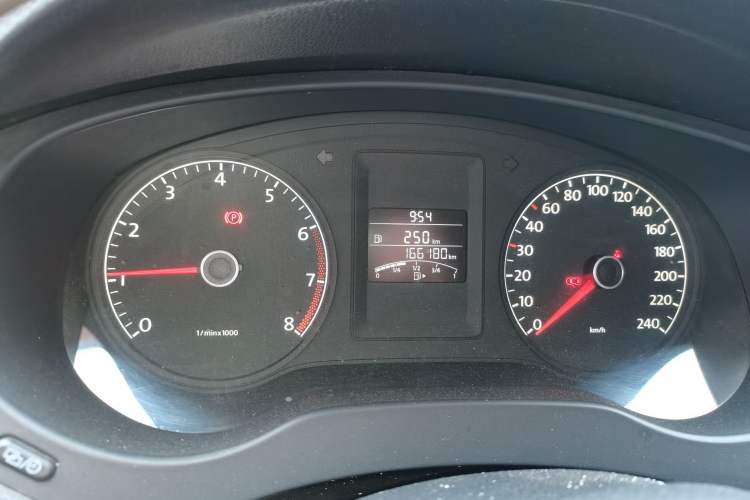 Used Volkswagen Sagitar 2014 Revised Version 1.6L Manual Comfort Edition