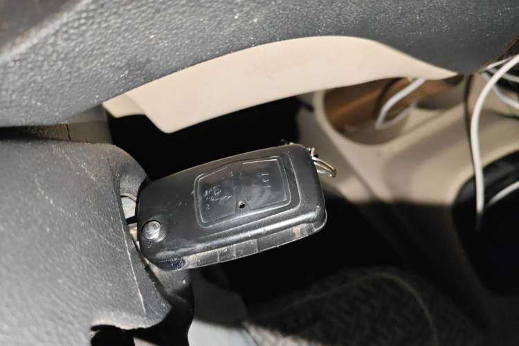 Used CHANGAN KAICHENG Ruixing EM80 2022 Flat Roof with Liftgate 2 Seats 60kW 41.86kWh Vehicle Key