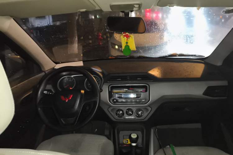 Used Wuling Hongguang 2021 1.5L S Standard Version LAR Center Console